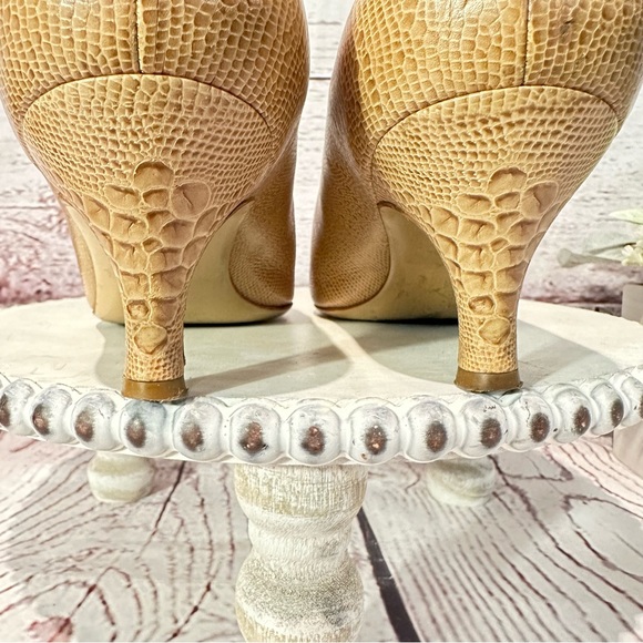 Salvatore Ferragamo Snakeskin Leather PointyToe  Pump Kitten 2” Heel Shoe Size 8 - Picture 10 of 16